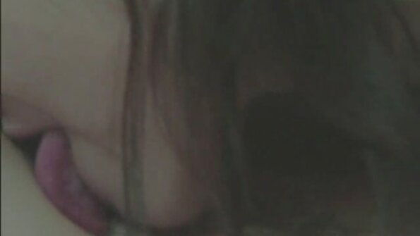 पांढरी-कातडीची नितंब आणि गोरी आबनूस द्वारे ड्रिल केली जाते