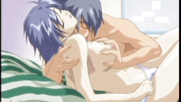 एक मादक मिन्क्स ज्याला कोंबडा आवडतो तिला तिच्या पुच्ची मध्ये जाताना वाटत आहे