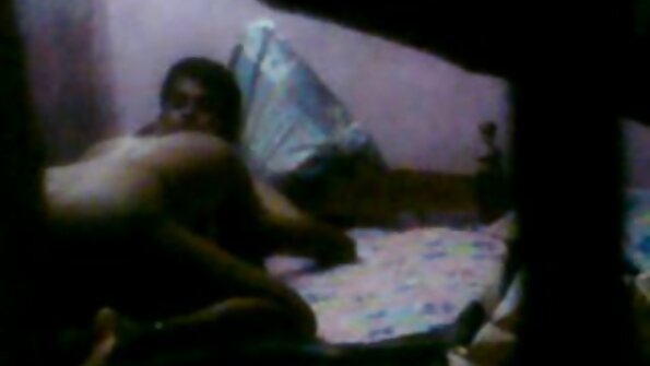 Busty श्यामला सेक्स करताना हाताळणी करायला आवडते