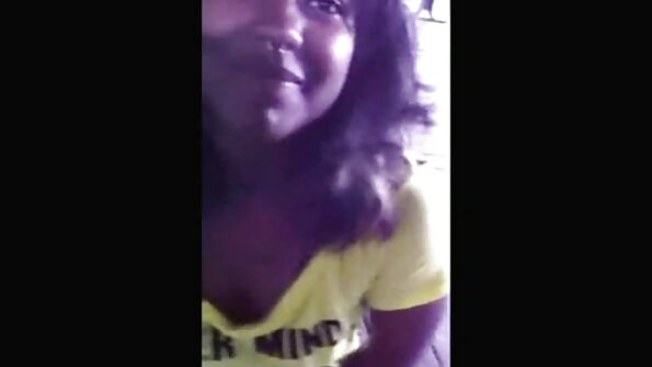 कामुक पुच्ची असलेली एक सेक्सी बस्टी स्लट तिला कम्याने भरून घेत आहे