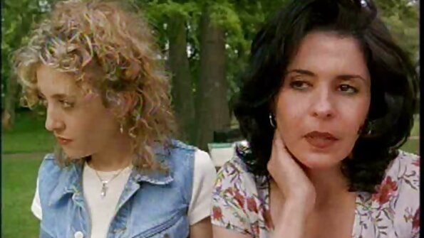 एक मोठी गांड कुत्री ज्याला बिग डिक आवडते ती काळ्या मुलाबरोबर आहे