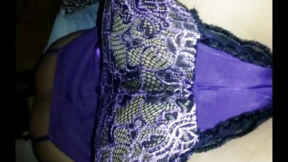 तिची फायनल पार करणारी श्यामला चोखणे आणि डिक चालवणे आहे