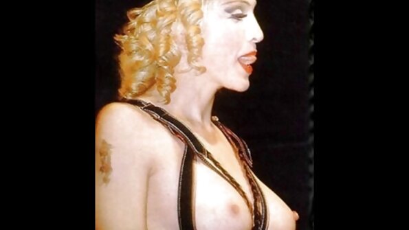 मोठी गांड असलेली बस्टी श्यामला तिच्या उत्सुक जोडीदाराद्वारे चोखली जाते