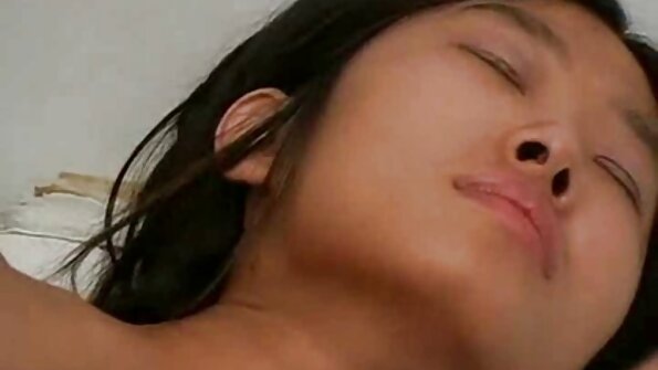 आराध्य 18 वर्षीय श्यामला वेश्या तिच्या प्रियकराने खिळले