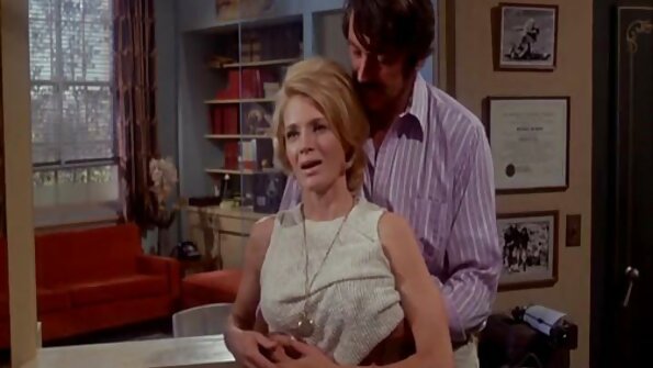 बेब्स एकमेकांना चाटून आणि चोदून समाधान मिळवतात