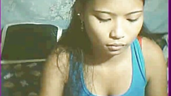 एक बिंबो काळी पिल्लू तिच्या पुच्चीला कोंबड्याने उद्ध्वस्त करत आहे