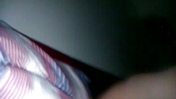 एक गोरी ज्याची छान गांड आहे तिला तिच्या ओल्या स्नॅचमध्ये काळा लंड मिळत आहे