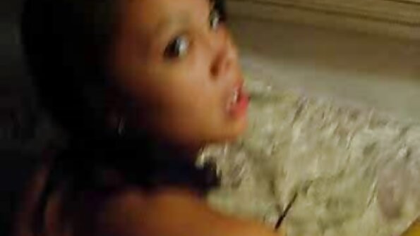 वर्गानंतर कट्टर एका सुंदर लांब केसांच्या बेबेसोबत चोदणे