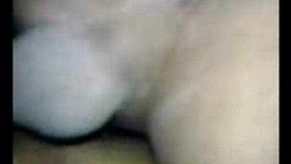 आश्चर्यकारक जपानी मध तिच्या कार्यालयात घुसला