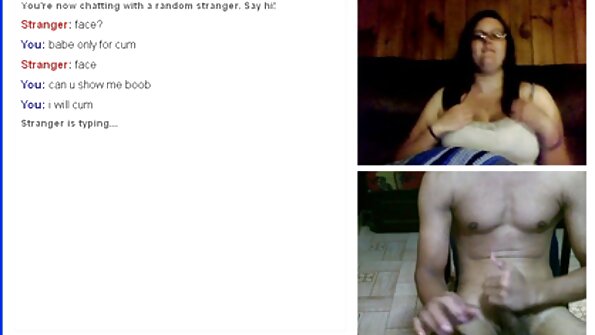 जेव्हा MILF सावत्र मुलीसाठी तिरंगी व्यवस्था करतो तेव्हा वाईट मूड नाहीसा होतो