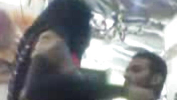 किशोरवयीन मुलांनी त्याला तिची पुच्ची खोल खोल जोरात दिली