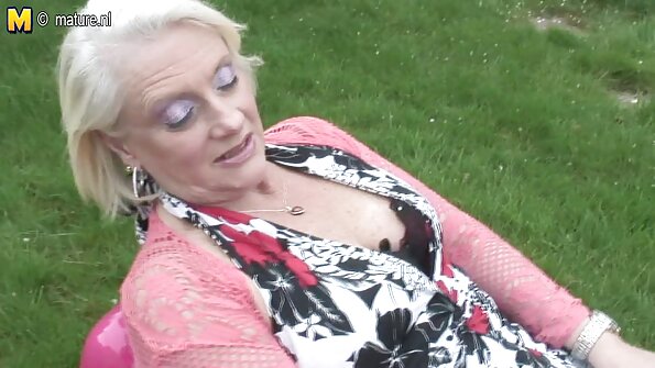 गुबगुबीत शरीर असलेली बेब मोठ्या लंड असलेल्या माणसासोबत हॉट पॉर्न शो करते