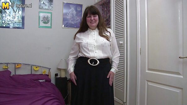 बडने तिच्या मैत्रिणीच्या चेहऱ्यावर तिची चुदाई केल्यानंतर जिझ्झ केले