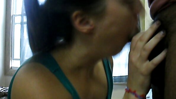 गोंडस श्यामला कोंबडीची गुद्द्वार पूर्णपणे अविस्मरणीय आहे