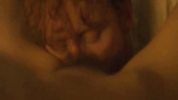 एक हौशी मिल्फ़ ज्याचे दोन मोठे स्तन आणि बारीक गांड suckc आहे