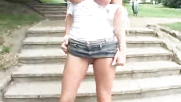 चमत्कारिक बूटी असलेल्या बेब्स एकत्र एक प्रचंड कोंबडा चोदतात